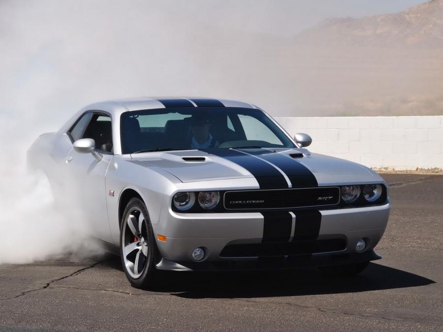  Dodge Challenger SRT8 392 2010 года  (фото 2 из 25)